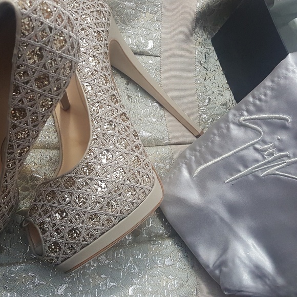 Giuseppe Zanotti Neutral and Glitter Sharon Pump - Picture 4 of 4